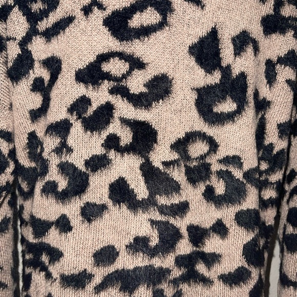 Dreamers by Debut Leopard Cheetah Print Cardigan Sweater - Picture 12 of 12